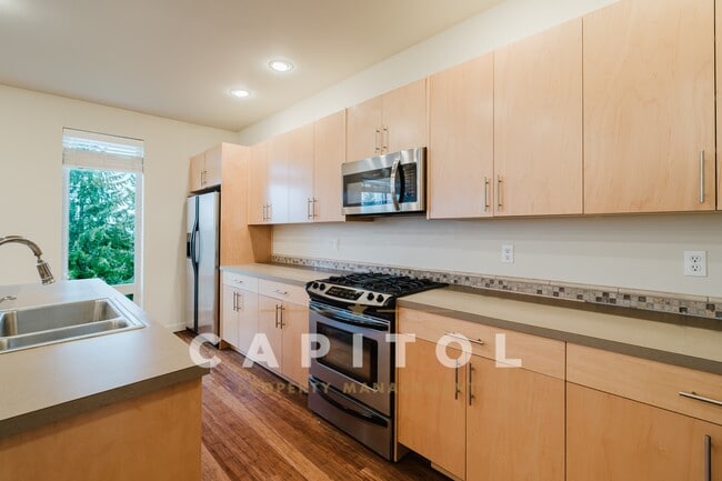 Building Photo - 3166 Vista Verde Ln SW