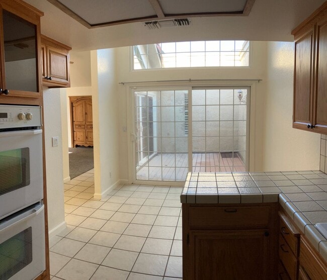 Building Photo - 1855 Scenic Dr