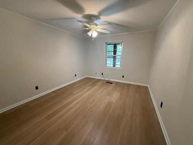 Building Photo - 4067 Fairway Dr