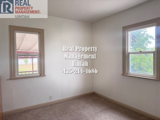 Building Photo - RENT AND DEPOSIT HAS BEEN REDUCED!! 4 bedr...