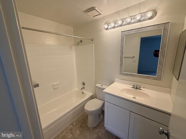 Building Photo - 18520 Boysenberry Dr