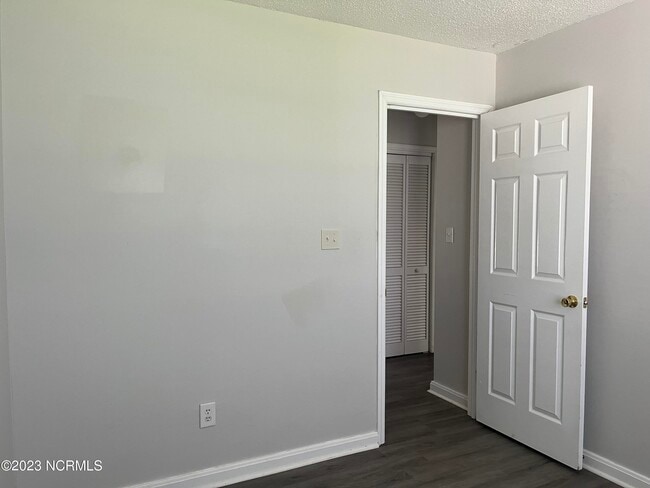 Building Photo - 203 Fifth Ave