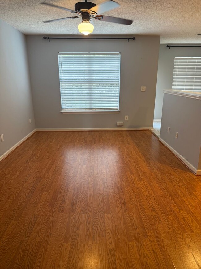 Building Photo - Cozy Townhome in Rachels Keep!