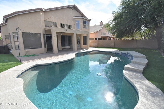 Building Photo - 768 E Irma Ln