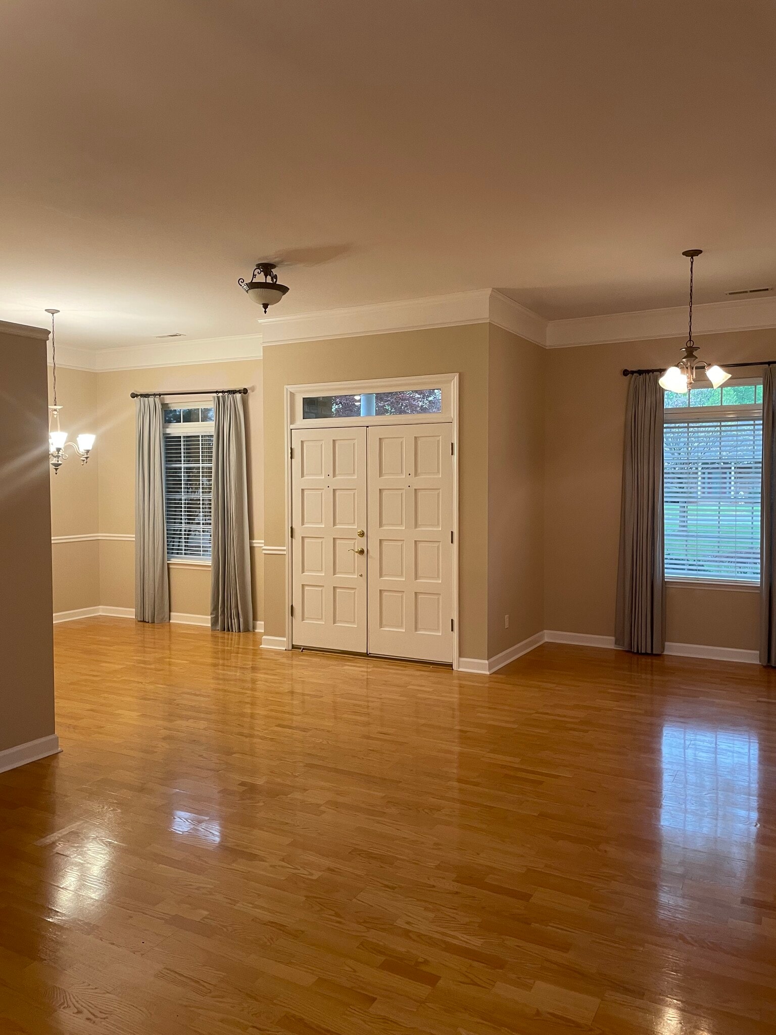 Building Photo - 1855 Cameron Heights Cir