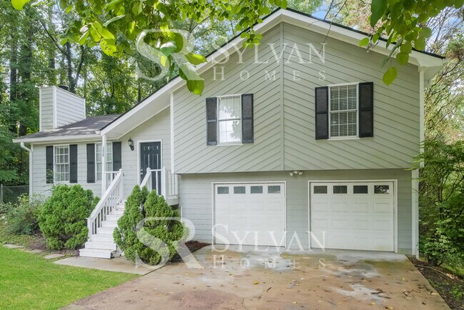 Building Photo - Immerse yourself in comfort and convenience