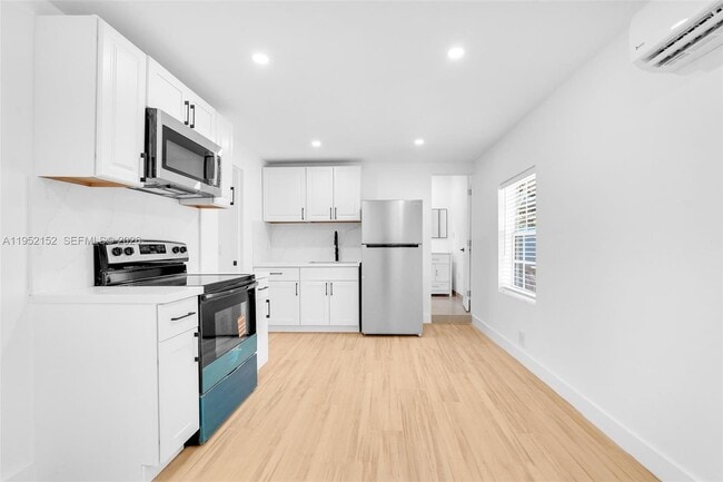 Building Photo - 2419 Coolidge St