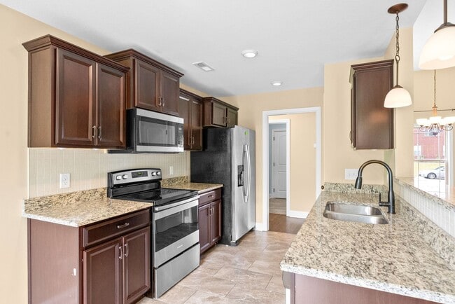 Building Photo - 3 Bedroom 2 Bath Home For Rent Near Post!