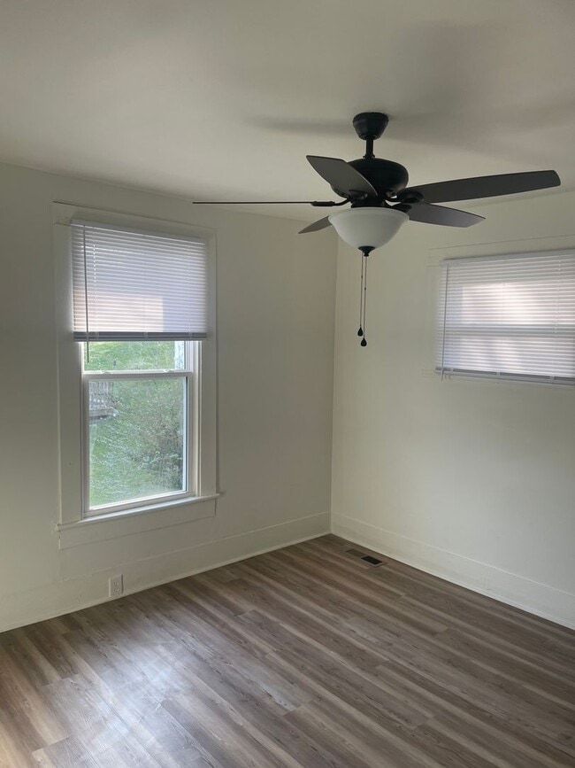 Building Photo - 3 Br 1 Bath House