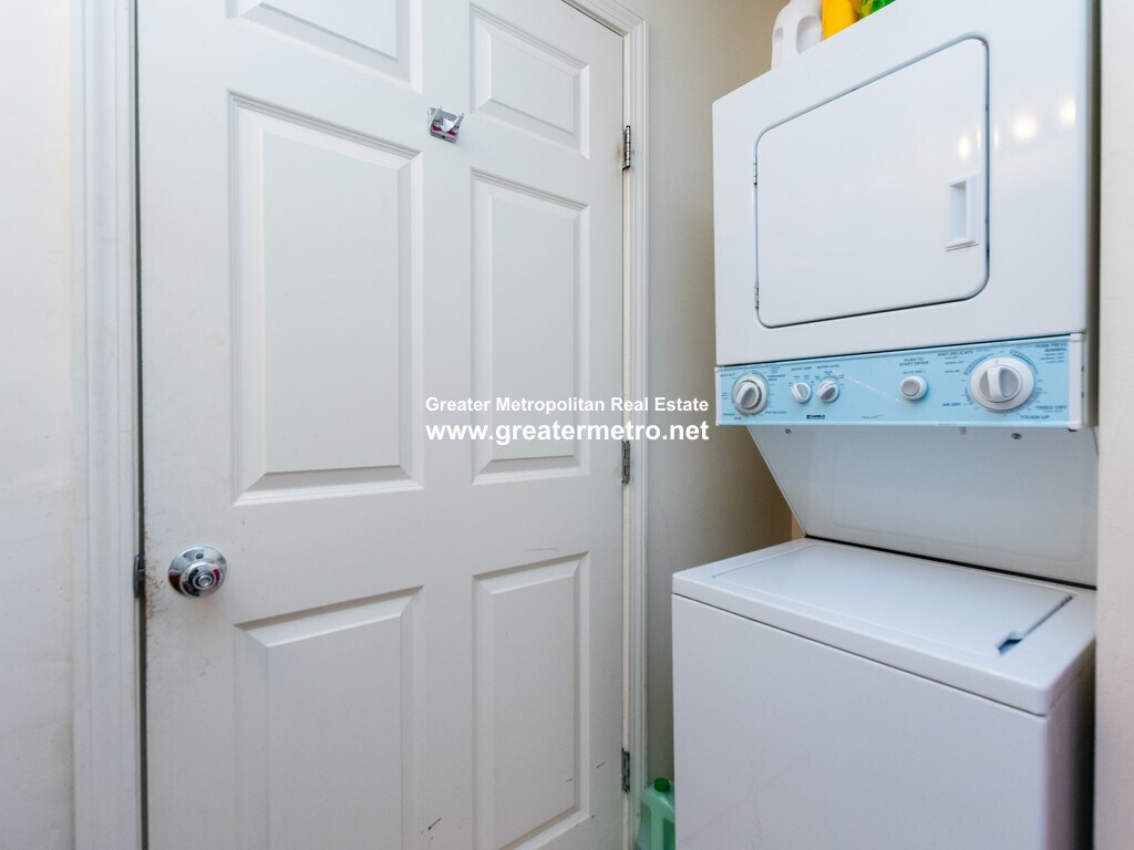 Building Photo - 41 Chelsea St