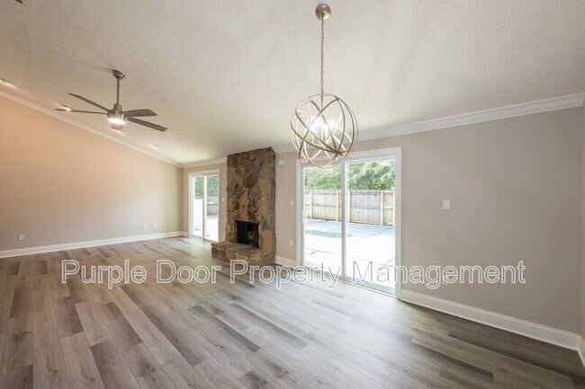 Building Photo - 640 Singing Hills Ct