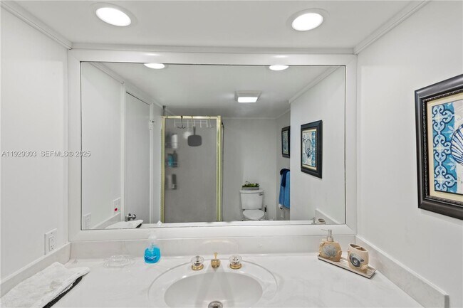 Building Photo - 3051 NE 48th St