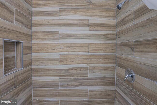 Building Photo - 9 Glenmore Ave