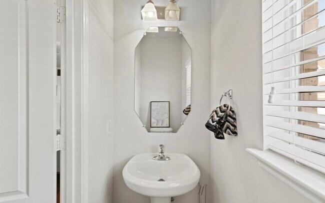 Building Photo - 7402 Hollister Rdg