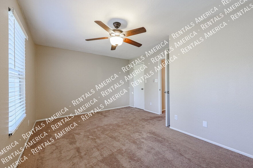 Building Photo - 4555 W Continental Dr