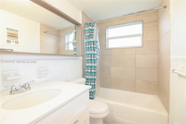 Building Photo - 712 NE 8th St