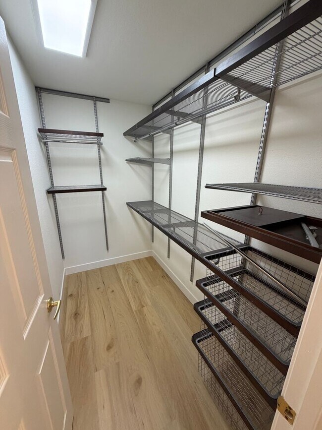 Building Photo - 3 Bed 2.5 Bath Single Family Home In Sam Ramon
