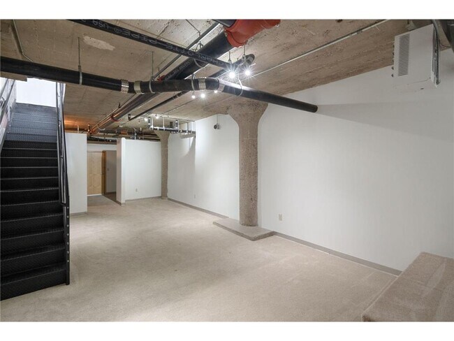 Building Photo - 521 S 7th St