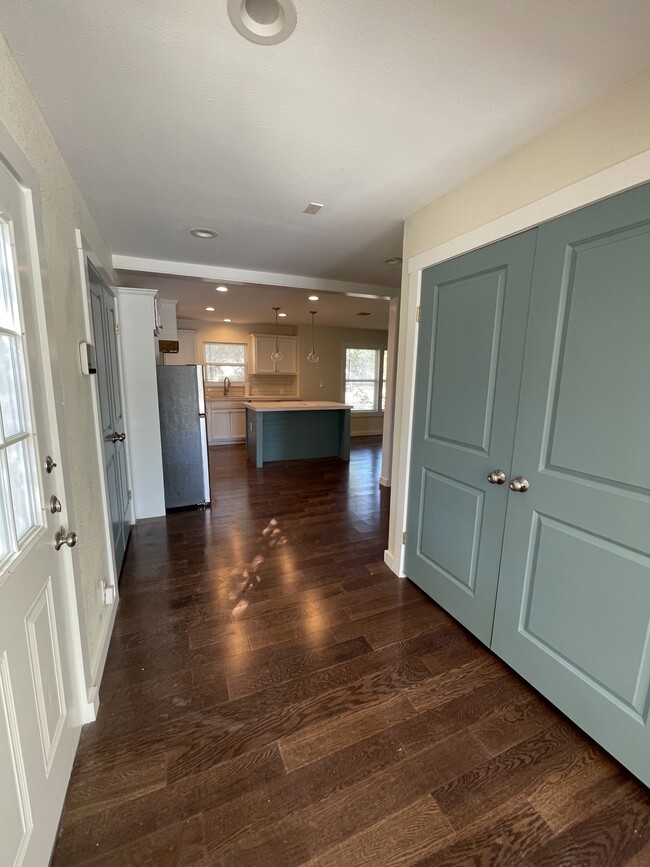 Building Photo - 226 Venice St