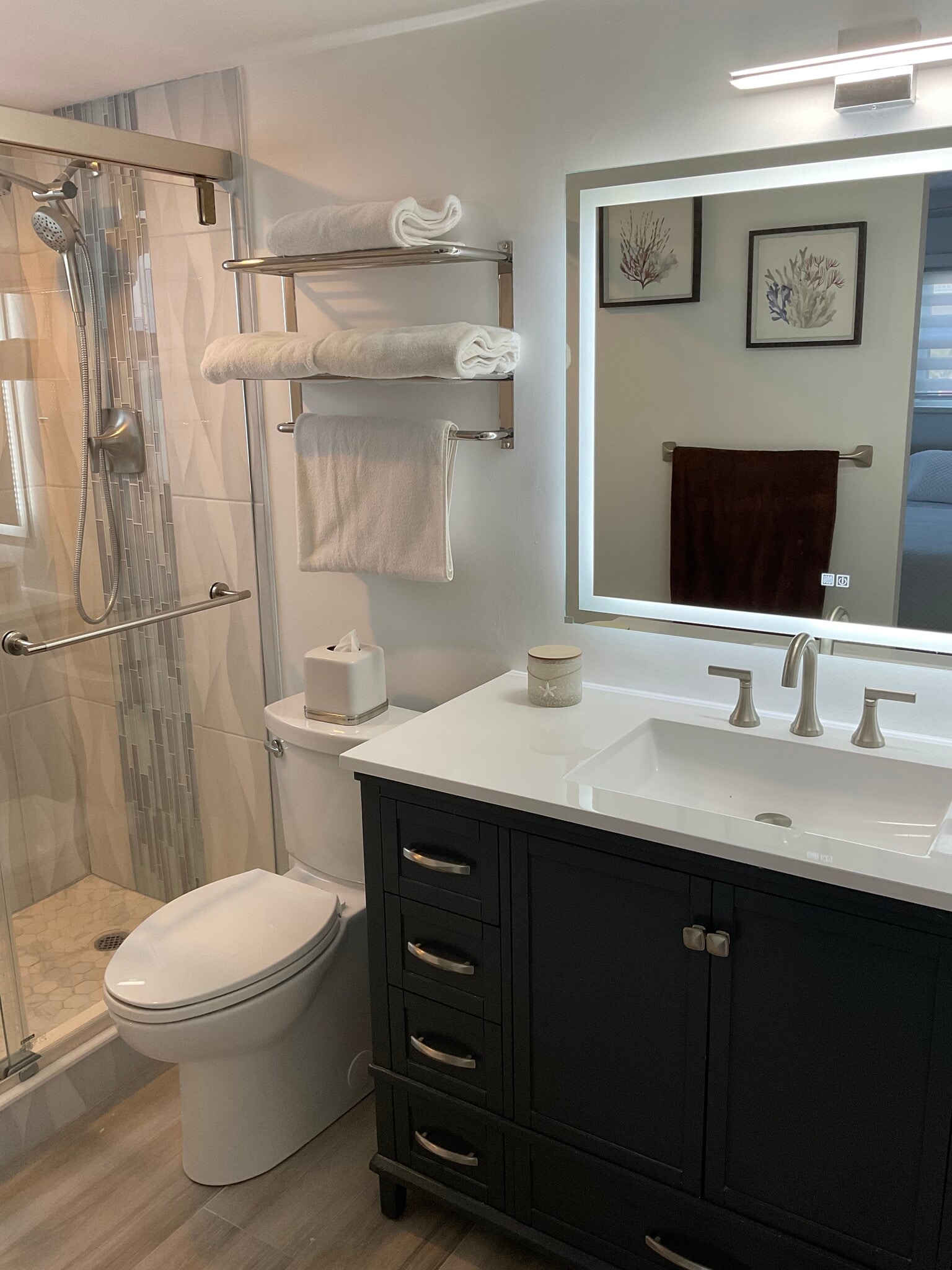 Master bath - 2870 NE 14th Street Cswy