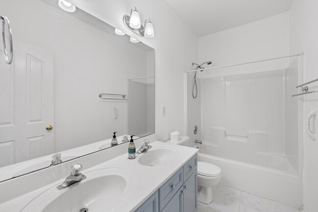 Building Photo - 8422 Bampton Dr