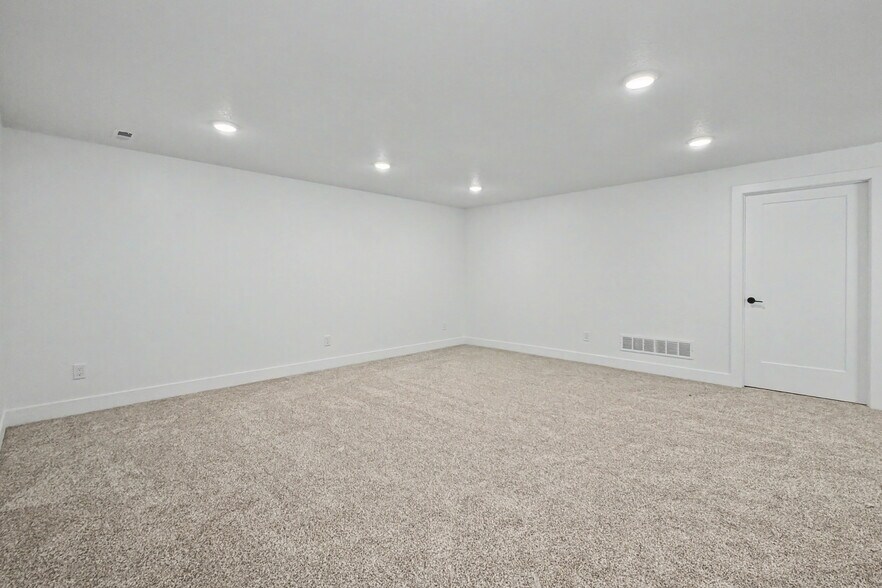 Building Photo - 1326 Heights Ct