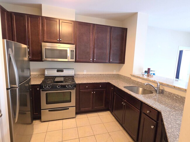 Building Photo - Beautiful 2nd floor (with elevator services) condominium: 2-bed, 2-bath, beautiful kitchen, bonus...