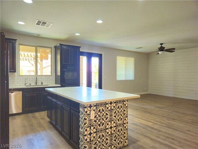 Building Photo - 10070 White Mulberry Dr