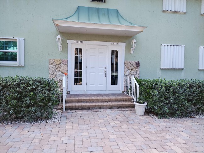 Building Photo - 5500 Old Ocean Blvd