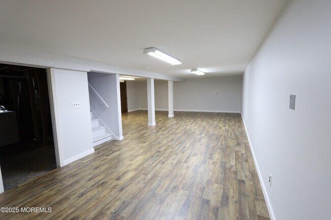 Building Photo - 709 Marys Dr