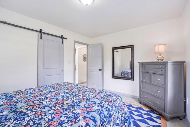 Building Photo - 662 Callahan St