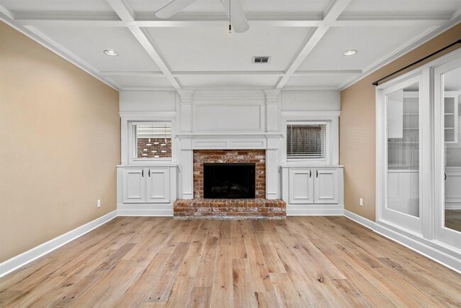 Building Photo - 527 Briar Knoll Dr