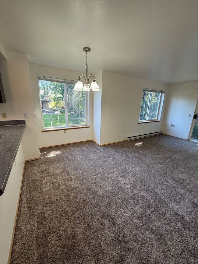 Building Photo - 1409 Bradley Ln