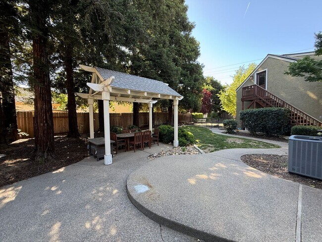 Building Photo - 9448 Cedarview Way - Elk Grove 95758