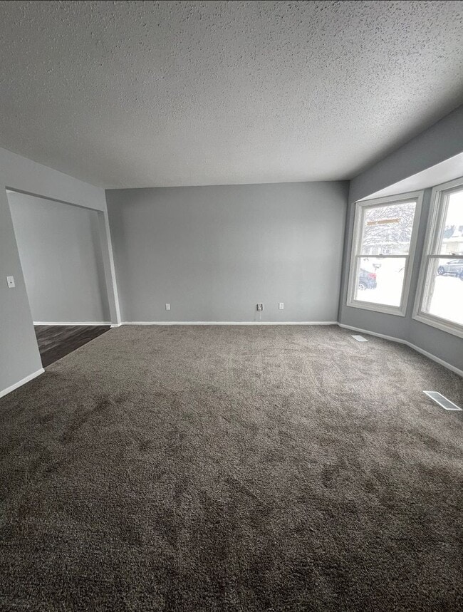 Building Photo - 5437/5439 N Linwood Ave