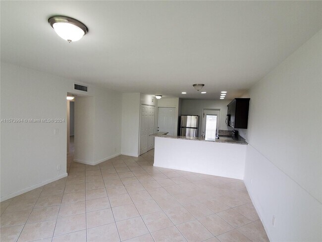 Building Photo - 560 SE 2nd Ave