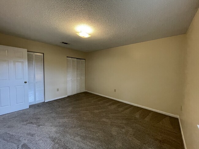 Building Photo - Apartment for Rent