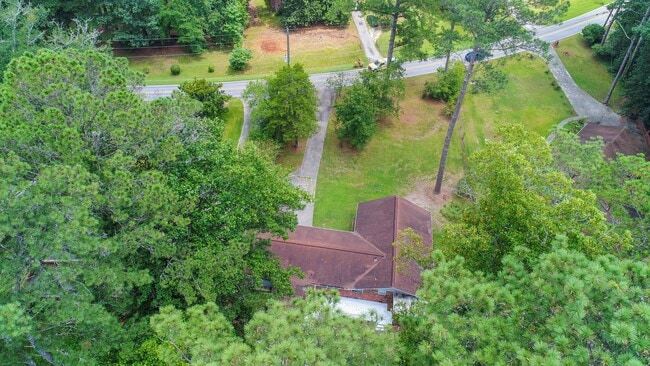 Building Photo - Your new home Awaits!