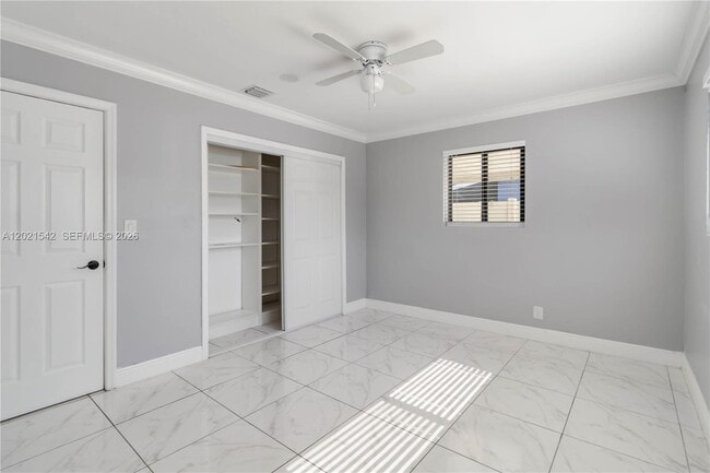 Building Photo - 913 SW 49th Ave