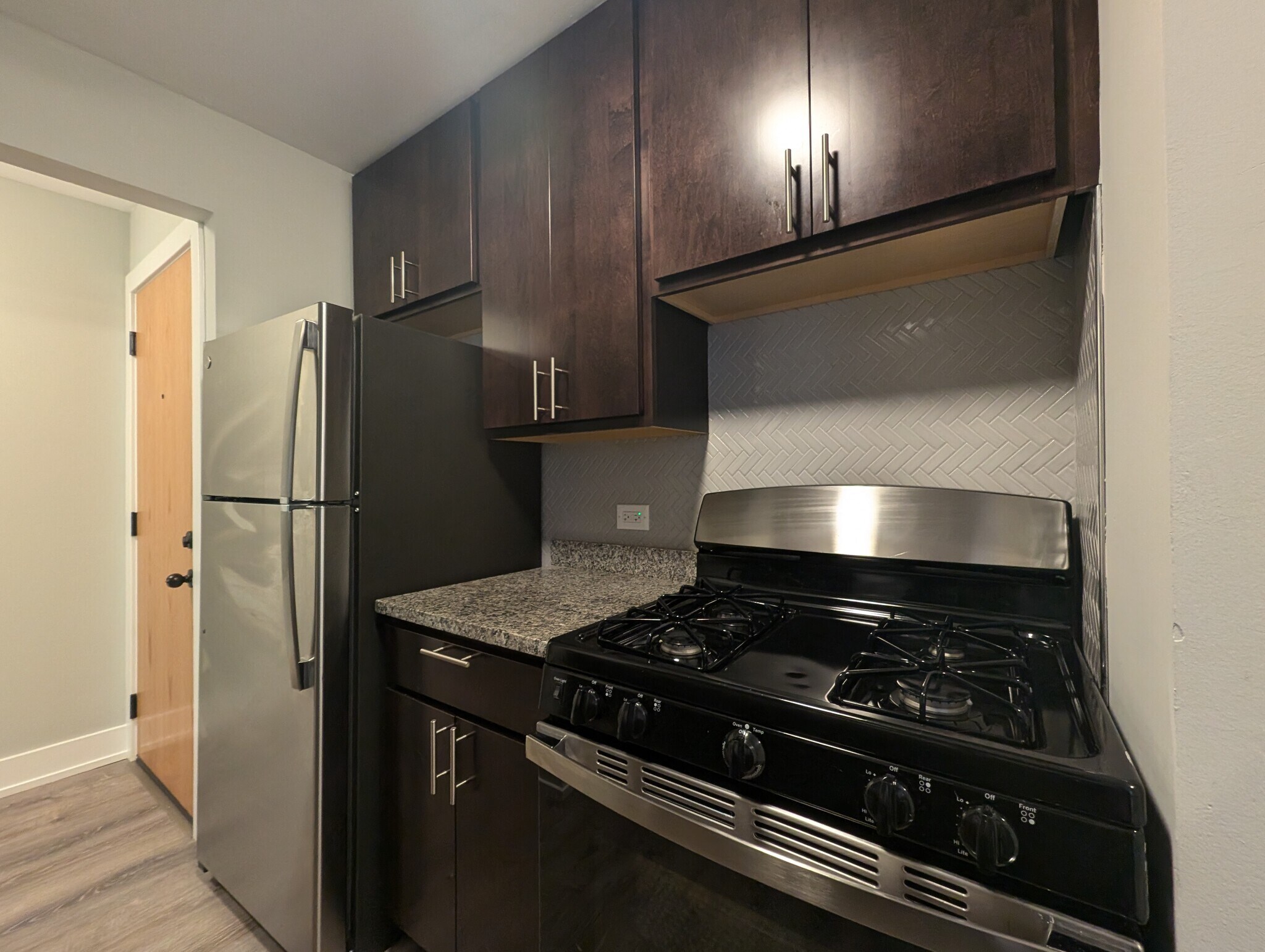 Building Photo - 542 W Surf St