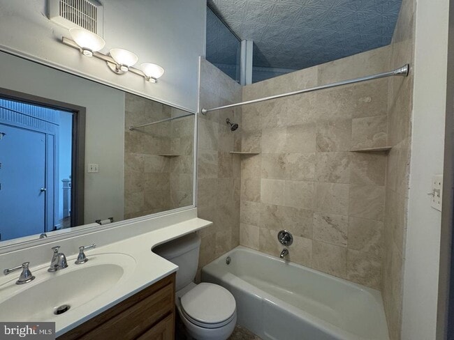 Building Photo - 328 S Broadway