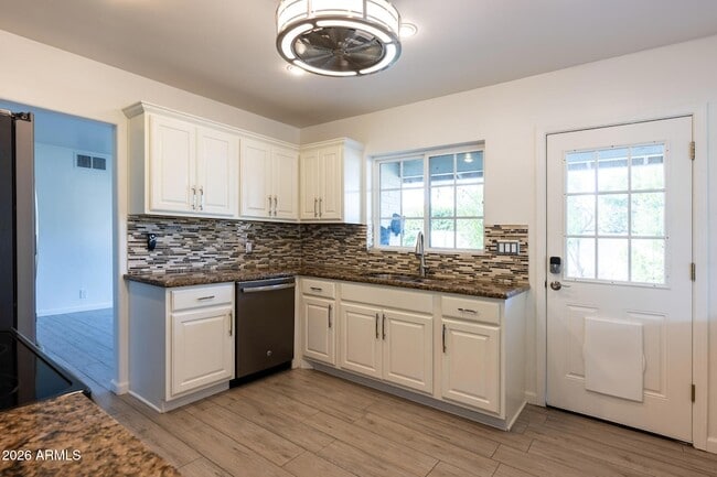 Building Photo - 8322 E Wilshire Dr