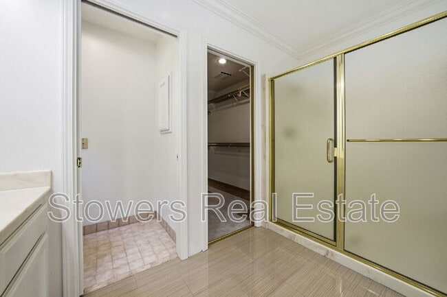 Building Photo - 618 Banister Ln