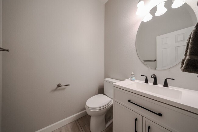 Building Photo - 16039 N 19th Dr