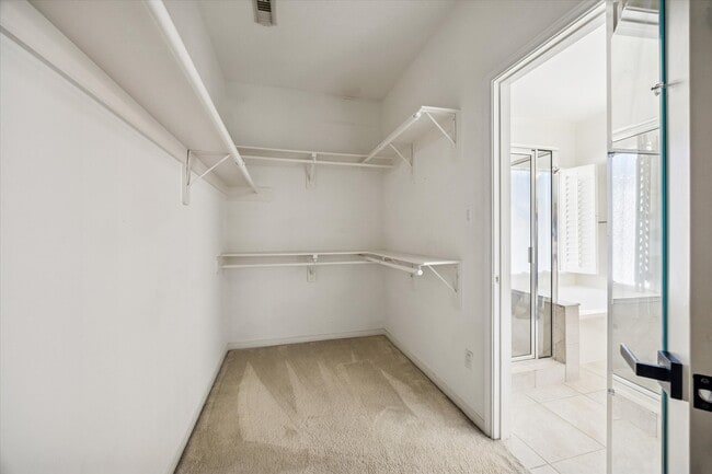 Building Photo - 205 Dennis St