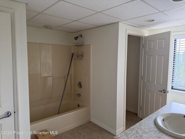 Building Photo - 442 Larch St