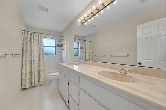 Building Photo - 614 Azure Ave