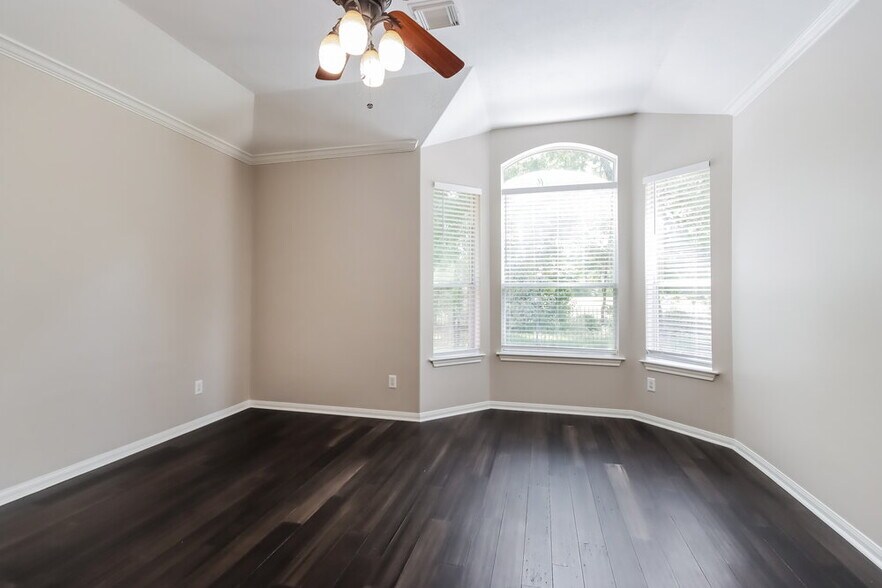 Building Photo - 25589 Oakhurst Forest Dr
