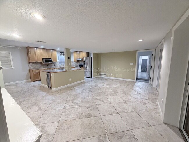 Building Photo - 103 Lake Brantley Terrace