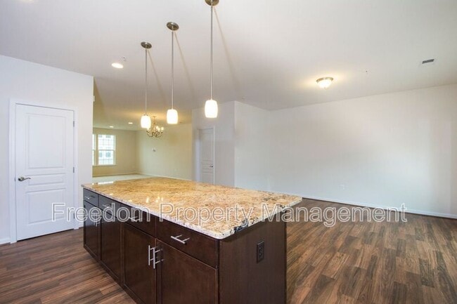 Building Photo - 14894 Mason Creek Cir